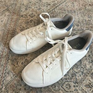 Suav's Classic White with Navy Heel Accent